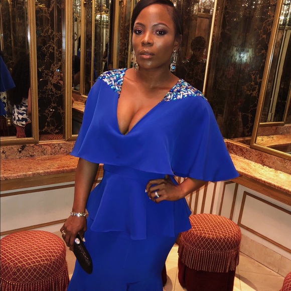 Blue gown, Wore only once. Still is good condition - Picture 2 of 5